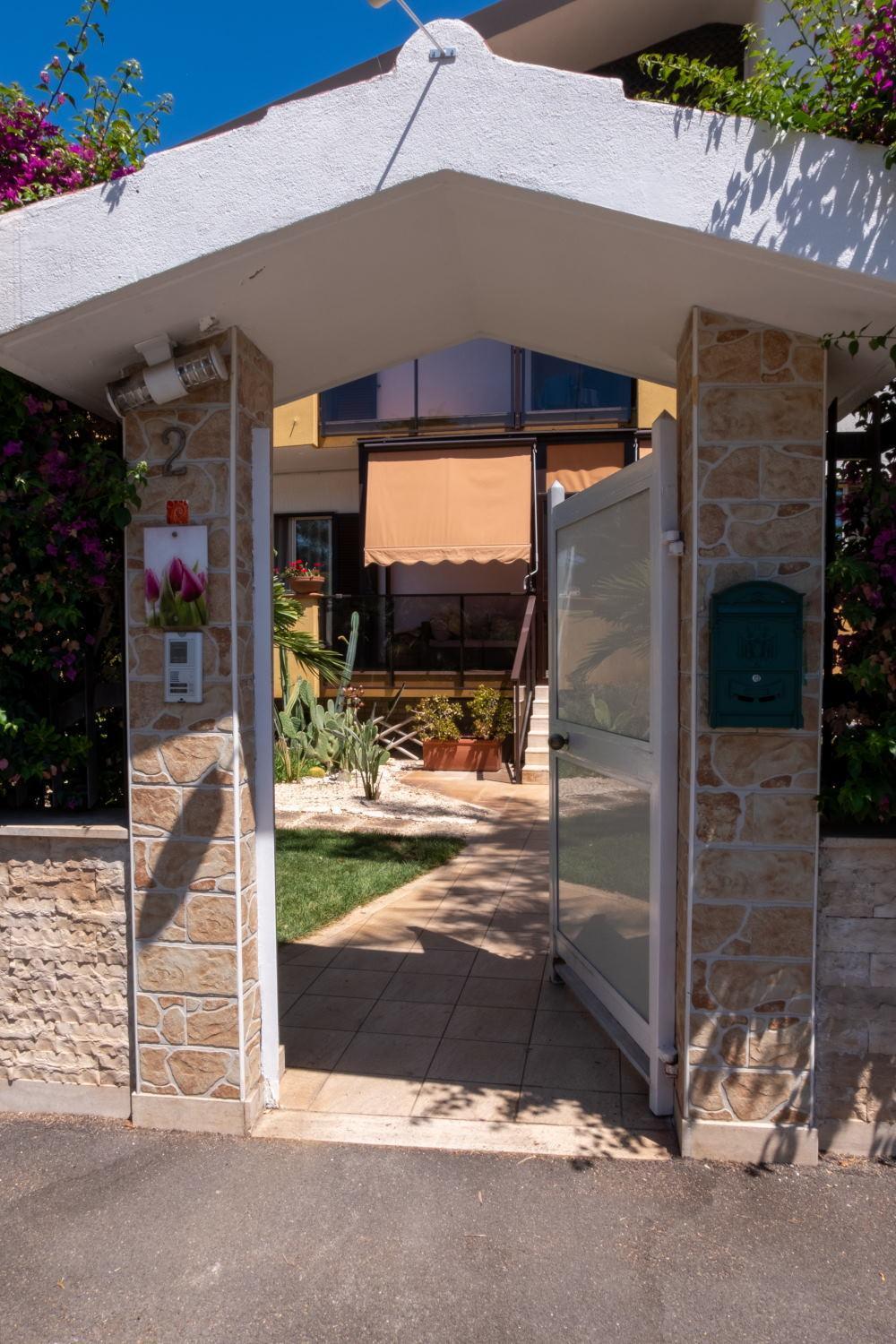Tulipano Rosso Apartment Bari Exterior photo